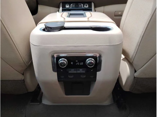Car image 34