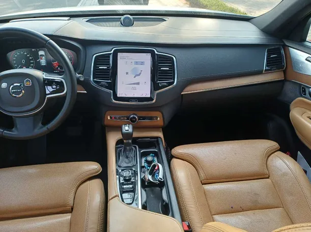 Car image 16