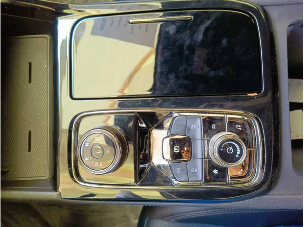 Car image 20