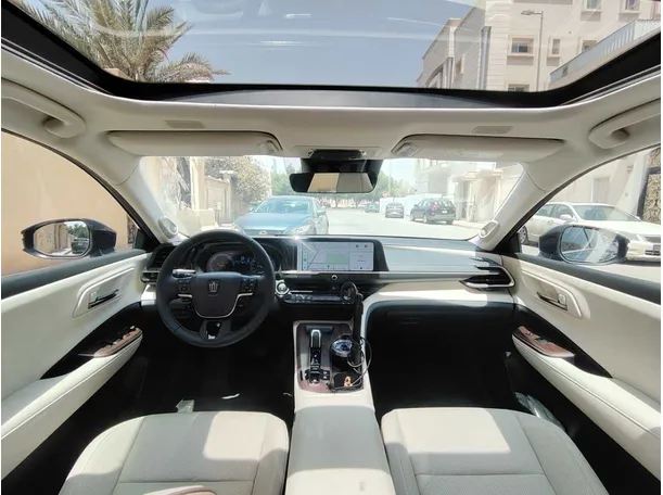 Car image 17