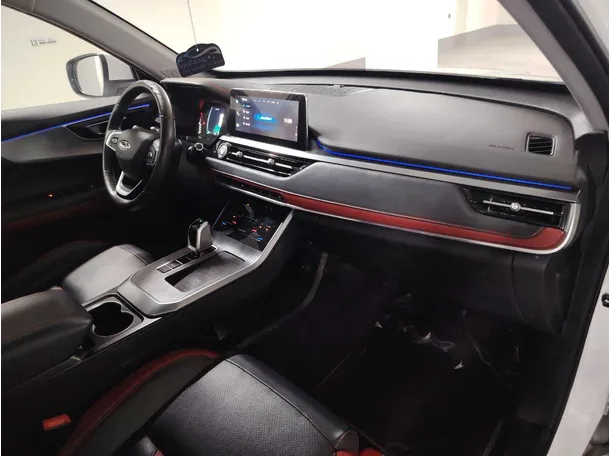 Car image 14