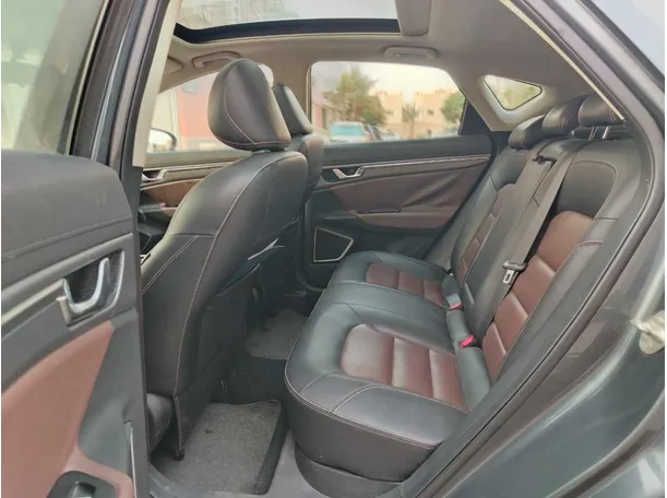 Car image 19