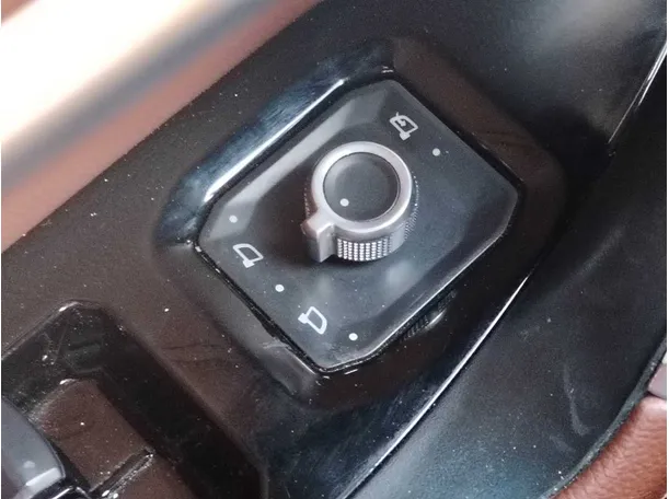 Car image 27