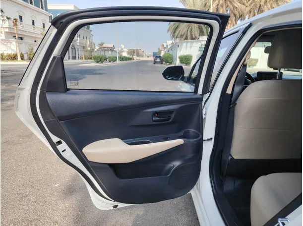 Car image 14