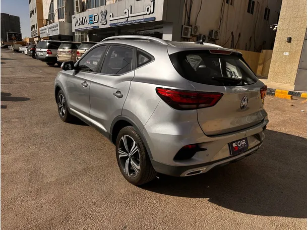 Car image 7