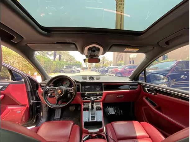 Car image 14