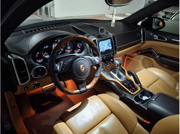 Car image 11