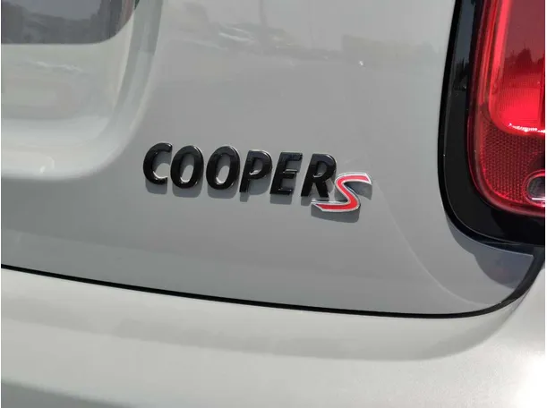 Car image 32