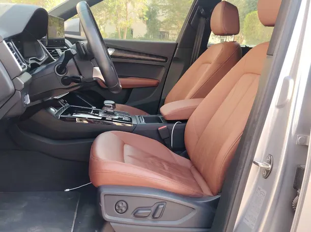 Car image 12