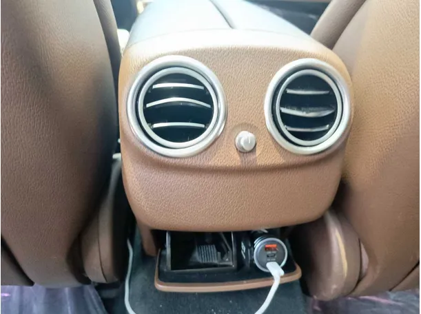 Car image 32