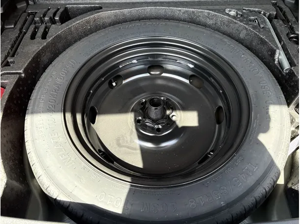 Car image 30
