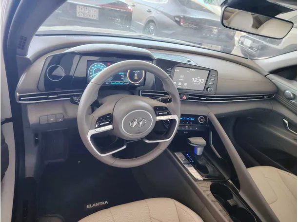 Car image 16