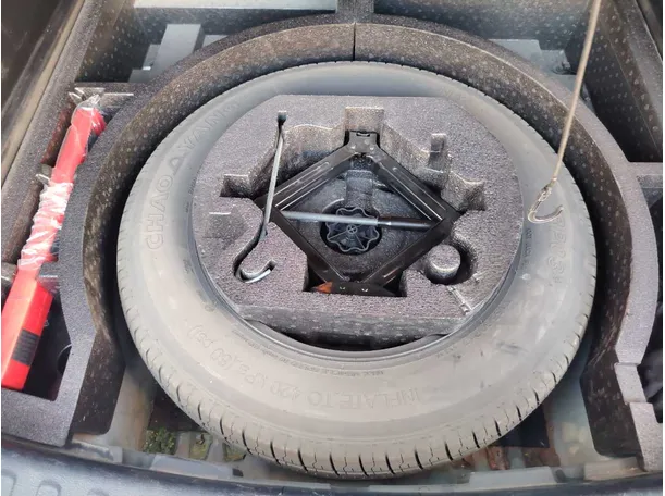 Car image 30