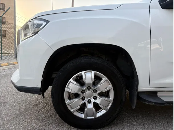 Car image 9