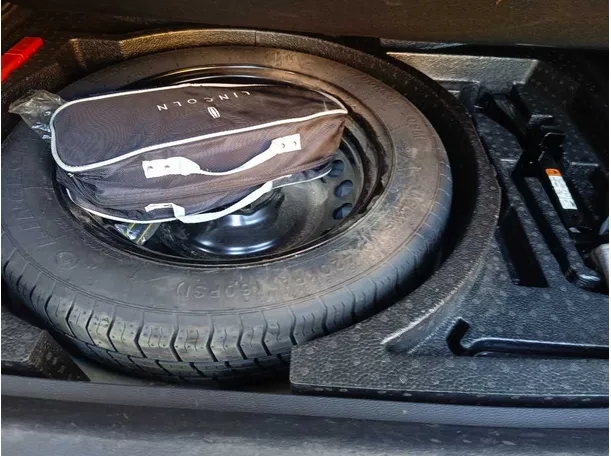 Car image 32