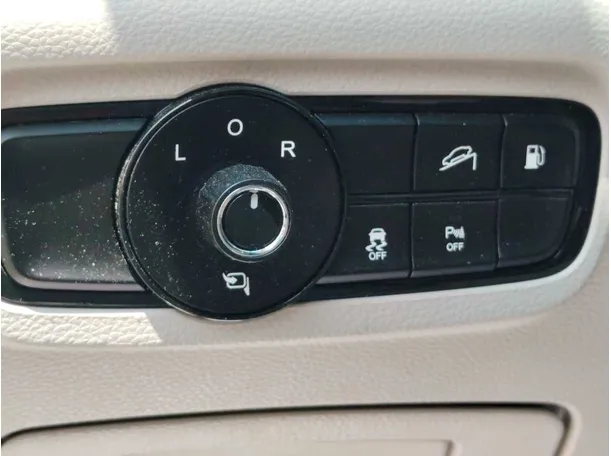 Car image 28