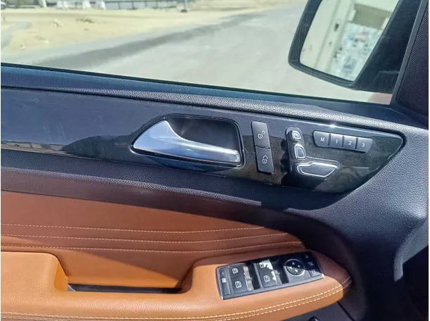 Car image 36