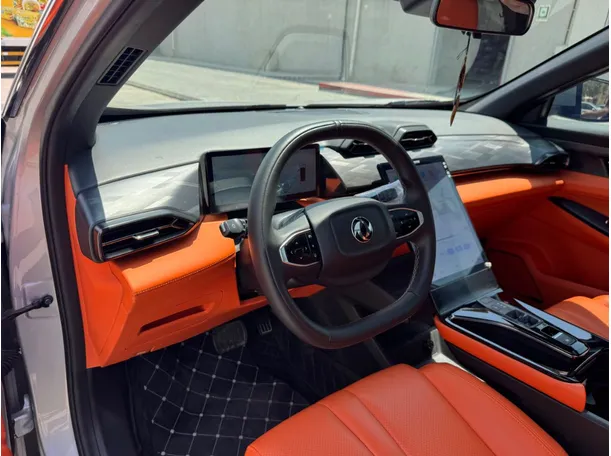 Car image 12