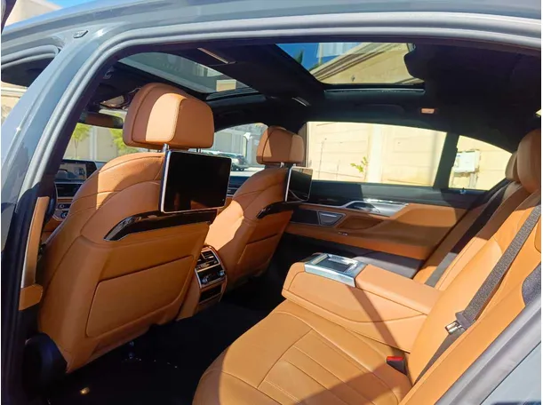 Car image 35
