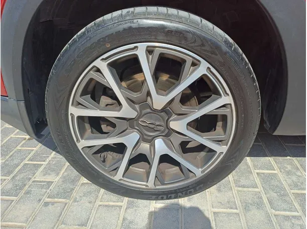 Car image 9