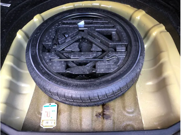 Car image 24