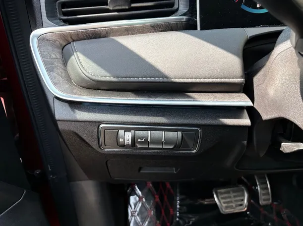 Car image 23