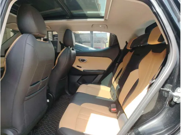 Car image 16