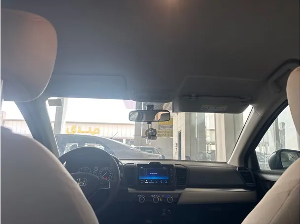 Car image 13