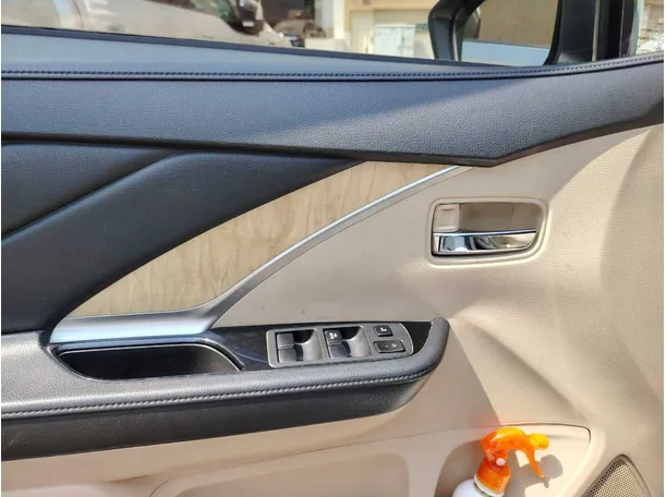 Car image 32