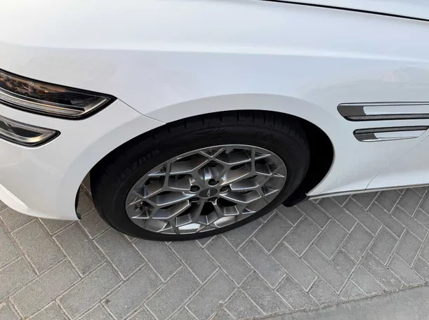 Car image 8