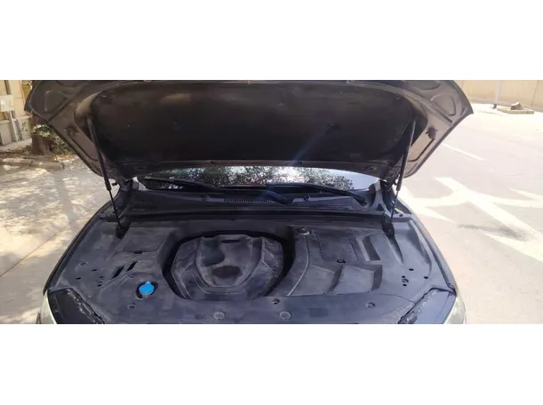 Car image 30