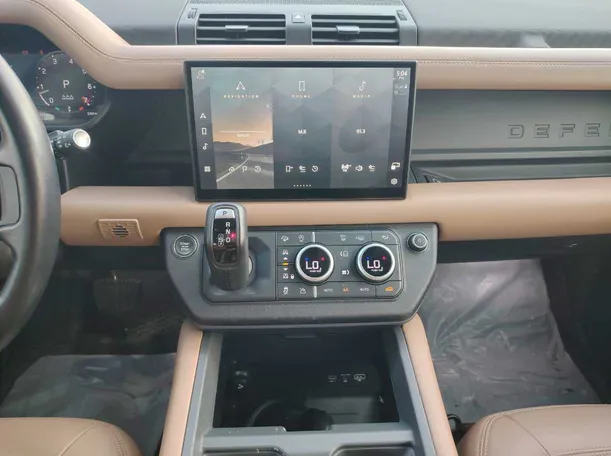 Car image 18