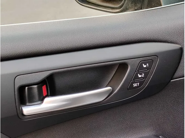 Car image 37