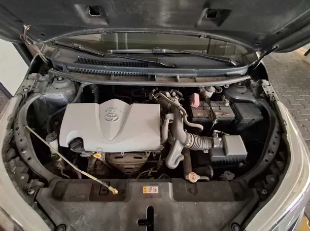 Car image 19