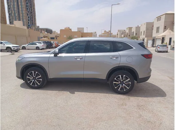 Car image 8