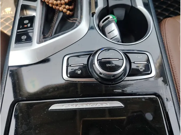 Car image 19
