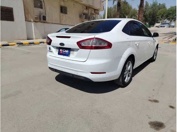 Car image 5