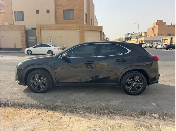Car image 8