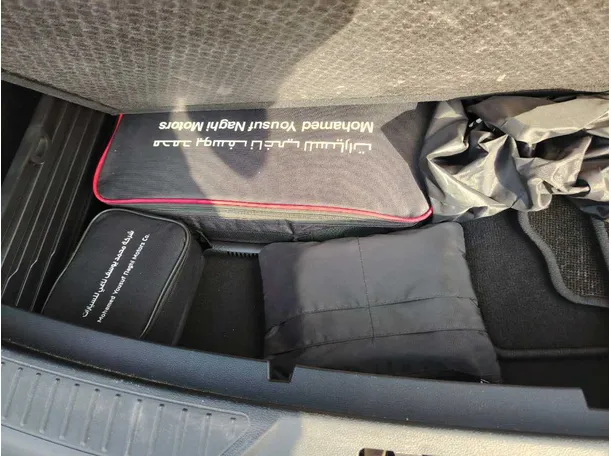 Car image 33