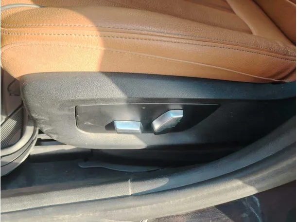 Car image 38