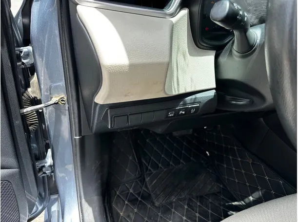 Car image 25
