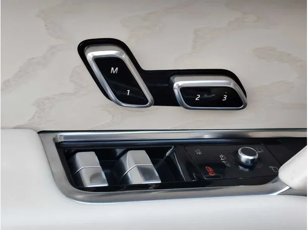 Car image 35