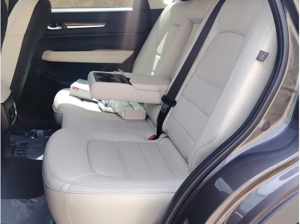 Car image 16