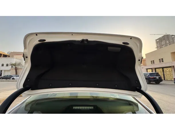 Car image 23
