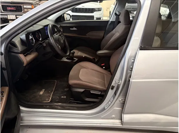 Car image 11