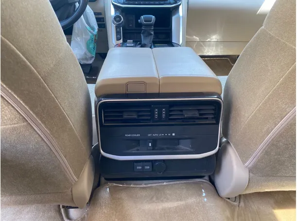 Car image 24
