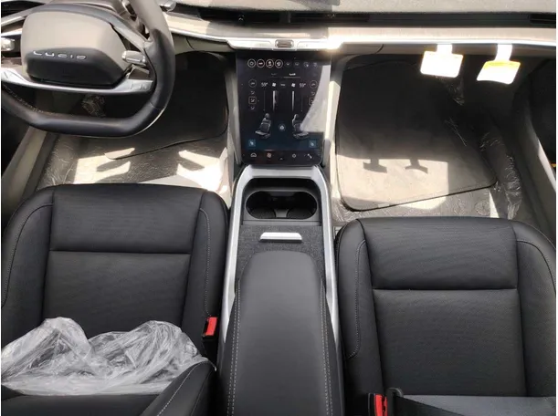 Car image 18