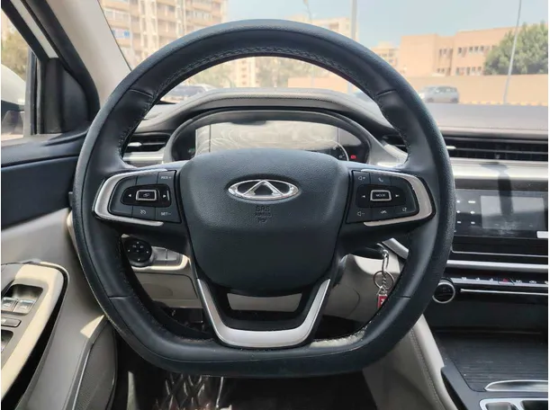 Car image 18