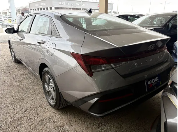 Car image 5