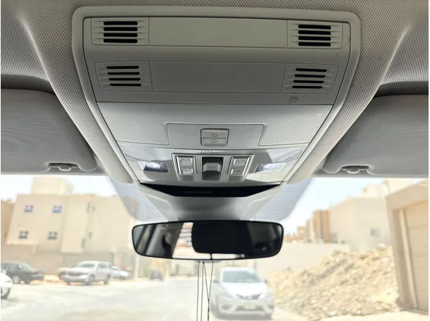 Car image 24